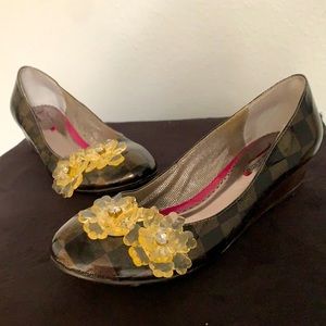 Low Wedge Decorative shoes. GUC. Size 7